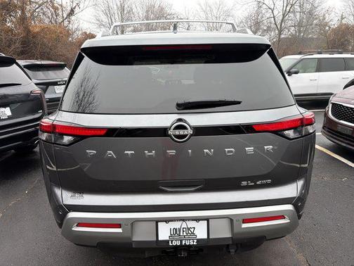 2024 Nissan Pathfinder SL