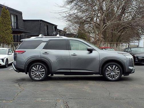 2024 Nissan Pathfinder SL