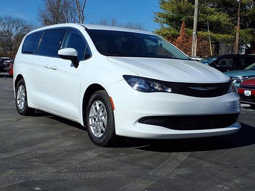 2023 Chrysler Voyager LX