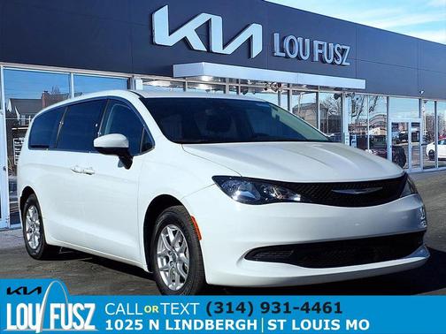 2023 Chrysler Voyager LX