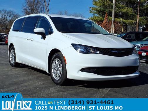2023 Chrysler Voyager LX