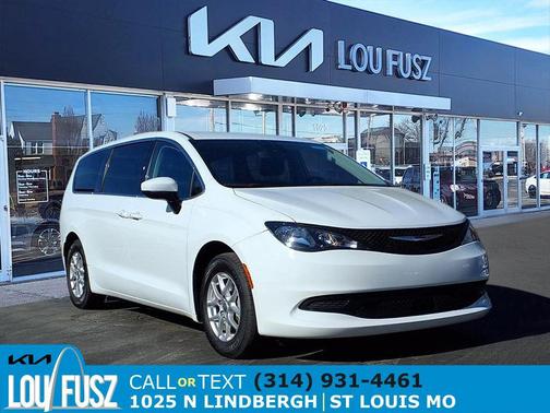 2023 Chrysler Voyager LX