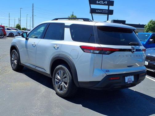 Brilliant Silver Metallic 2025 Nissan Pathfinder SV 4WD