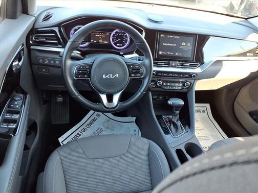 2022 Kia Niro LXS