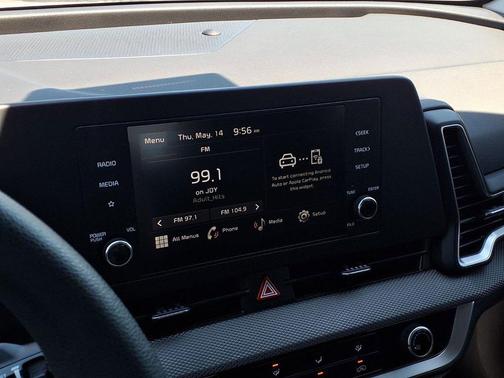 Snow White Pearl 2025 Kia Sportage LX
