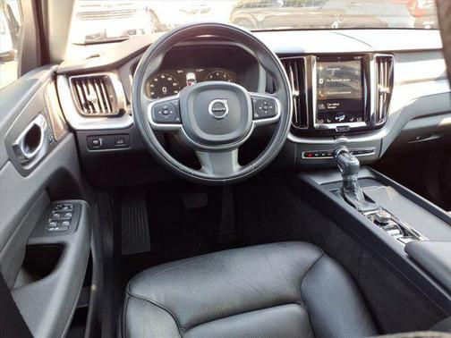 2020 Volvo XC60 T5 Momentum