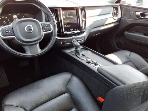 2020 Volvo XC60 T5 Momentum