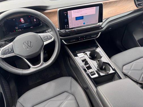 2025 Volkswagen Atlas 2.0T SE w/Technology 4MOTION