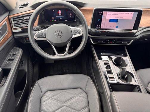 2025 Volkswagen Atlas 2.0T SE w/Technology 4MOTION