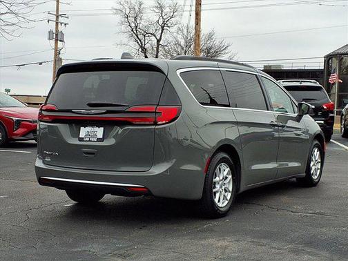 2022 Chrysler Pacifica Touring L