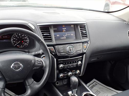 2019 Nissan Pathfinder SV