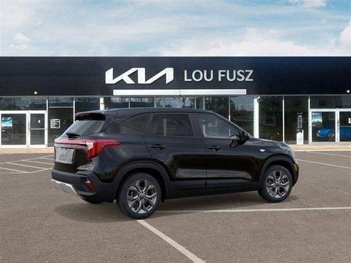 Fusion Black 2026 Kia Seltos LX