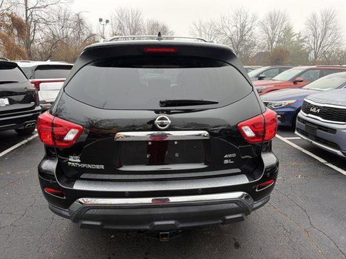 2020 Nissan Pathfinder SL