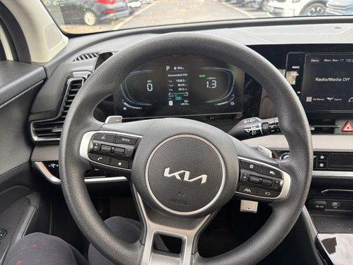 2025 Kia Sportage Hybrid LX