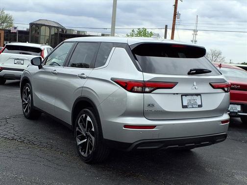 Alloy Silver Metallic 2022 Mitsubishi Outlander ES 2.5 S-AWC