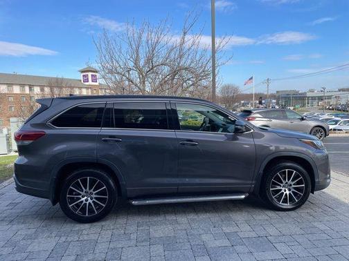 Predawn Gray Mica 2018 Toyota Highlander SE
