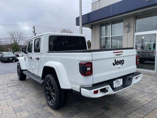 Bright White Clearcoat 2021 Jeep Gladiator Overland