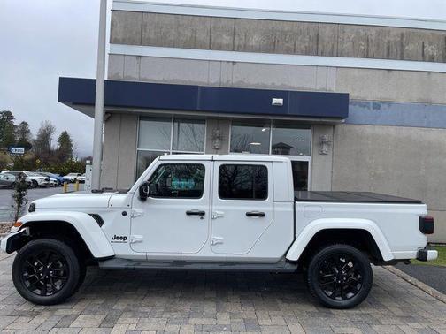 Bright White Clearcoat 2021 Jeep Gladiator Overland
