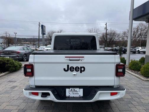 Bright White Clearcoat 2021 Jeep Gladiator Overland