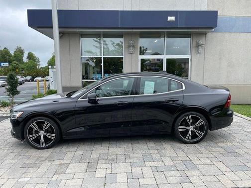 Black 2021 Volvo S60 T5