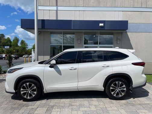 Blizzard Pearl 2020 Toyota Highlander XLE
