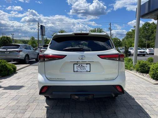 Blizzard Pearl 2020 Toyota Highlander XLE