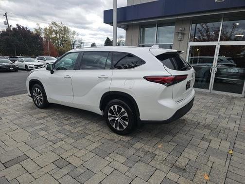 2023 Toyota Highlander Hybrid XLE