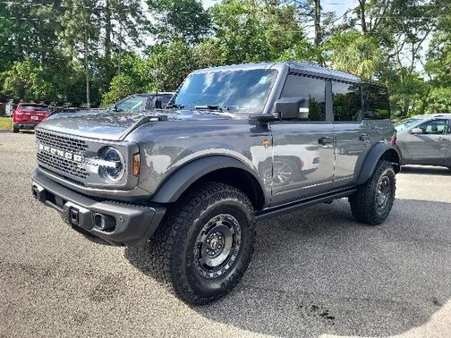 CARBONIZED GRAY METALLIC 2025 Ford Bronco BADLANDS