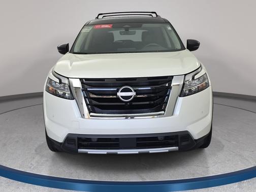 White 2024 Nissan Pathfinder SL