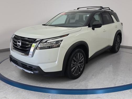White 2024 Nissan Pathfinder SL