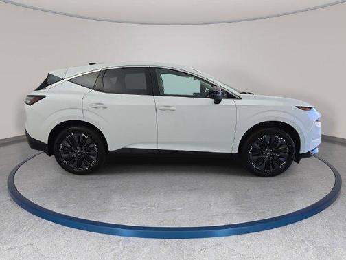 Everest White P 2026 Nissan Murano Platinum
