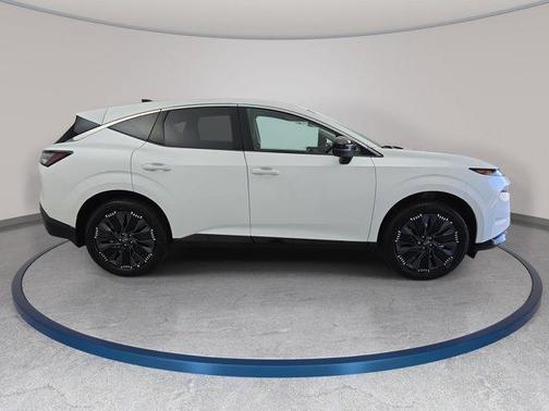 Everest White P 2026 Nissan Murano Platinum