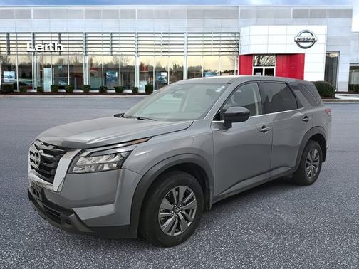 2024 Nissan Pathfinder S