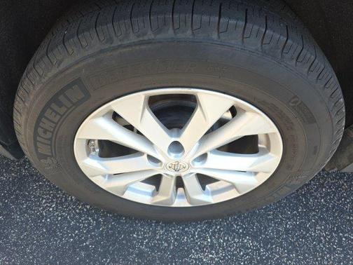 Brilliant Silver 2015 Nissan Rogue SV
