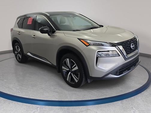 2 Tone Champagne Black Roof 2023 Nissan Rogue SL