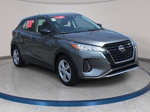Gun Metallic 2025 Nissan Kicks Play S