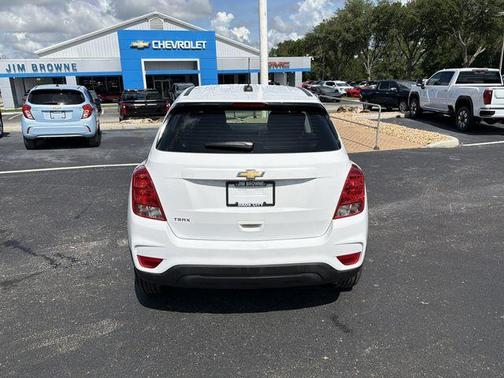 Summit White 2017 Chevrolet Trax LS