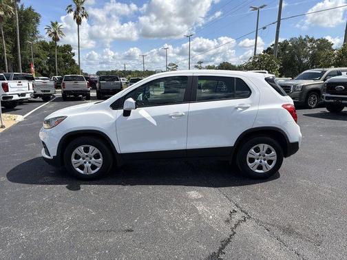 Summit White 2017 Chevrolet Trax LS