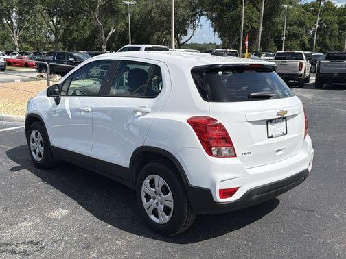 Summit White 2017 Chevrolet Trax LS