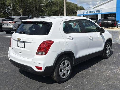 Summit White 2017 Chevrolet Trax LS