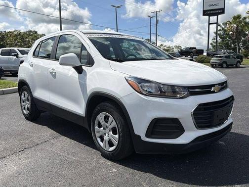 Summit White 2017 Chevrolet Trax LS
