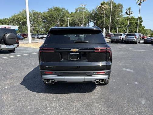 Mosaic Black Metallic 2026 Chevrolet Traverse LT