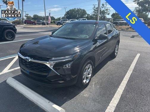 Mosaic Black Metallic 2025 Chevrolet Trax LS