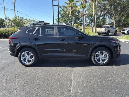 Mosaic Black Metallic 2025 Chevrolet Trax LS
