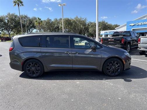 2020 Chrysler Pacifica Touring-L Plus