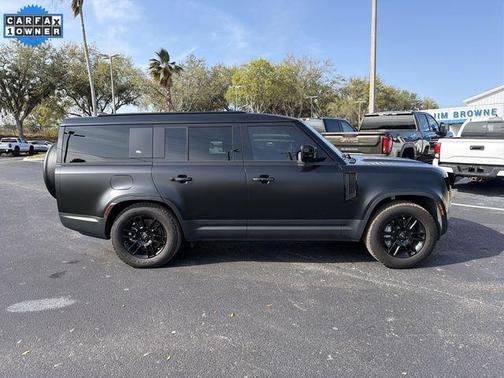 2023 Land Rover Defender SE