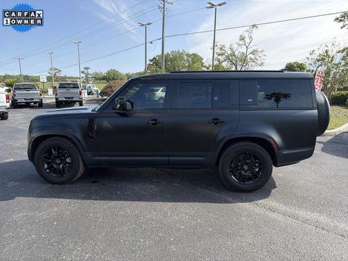 2023 Land Rover Defender SE