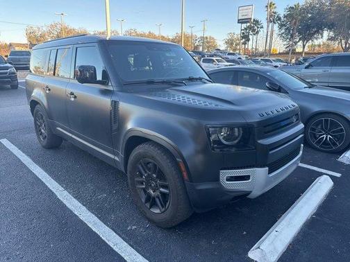 2023 Land Rover Defender SE