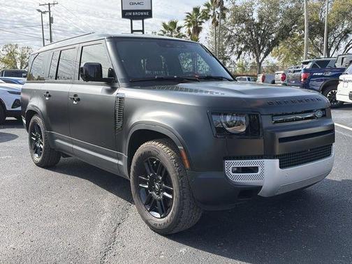 2023 Land Rover Defender SE