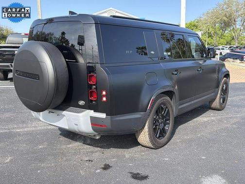 2023 Land Rover Defender SE